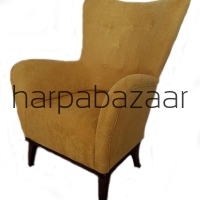 Fotel do mniejszego wnętrza - tkanina ma odcień żółty
